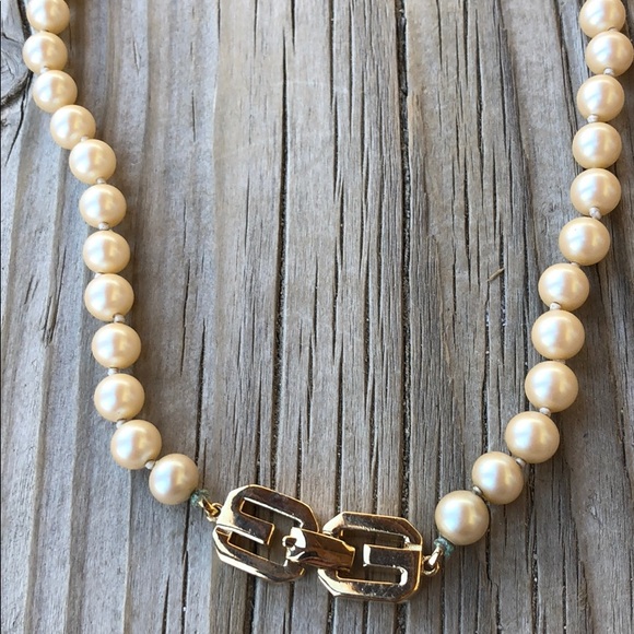 Givenchy Jewelry - Givenchy Vintage 1977 Signature Pearl Necklace!
